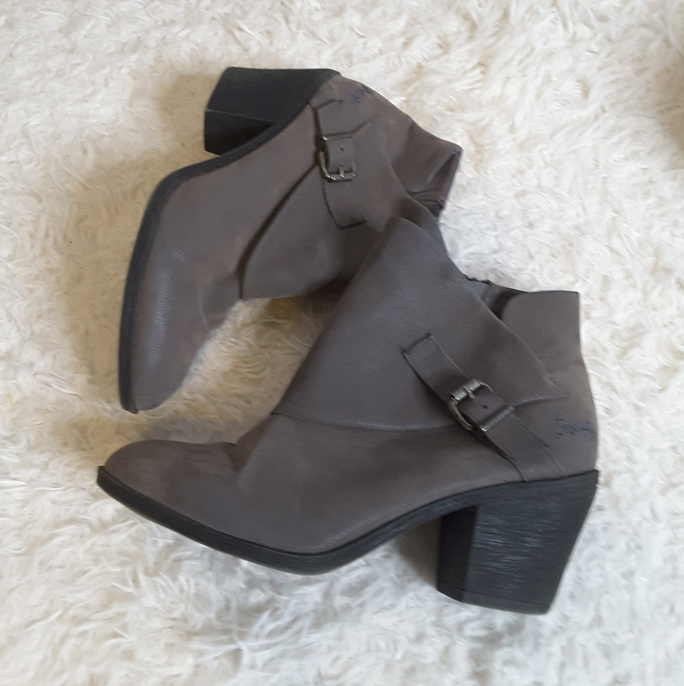 Blowfish Malibu grey faux leather ankle boot with buckle accent size 10